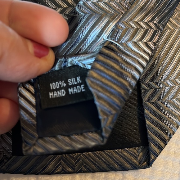 New with tag Saxony collection silk mens tie, grey/ silver texture luxury formal - Picture 6 of 6